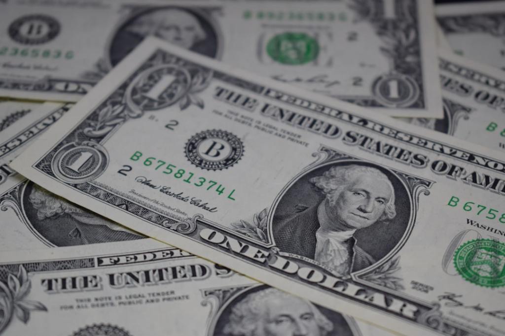 Presión local y externa: riesgo país sube en semana volátil de&nbsp;mercados